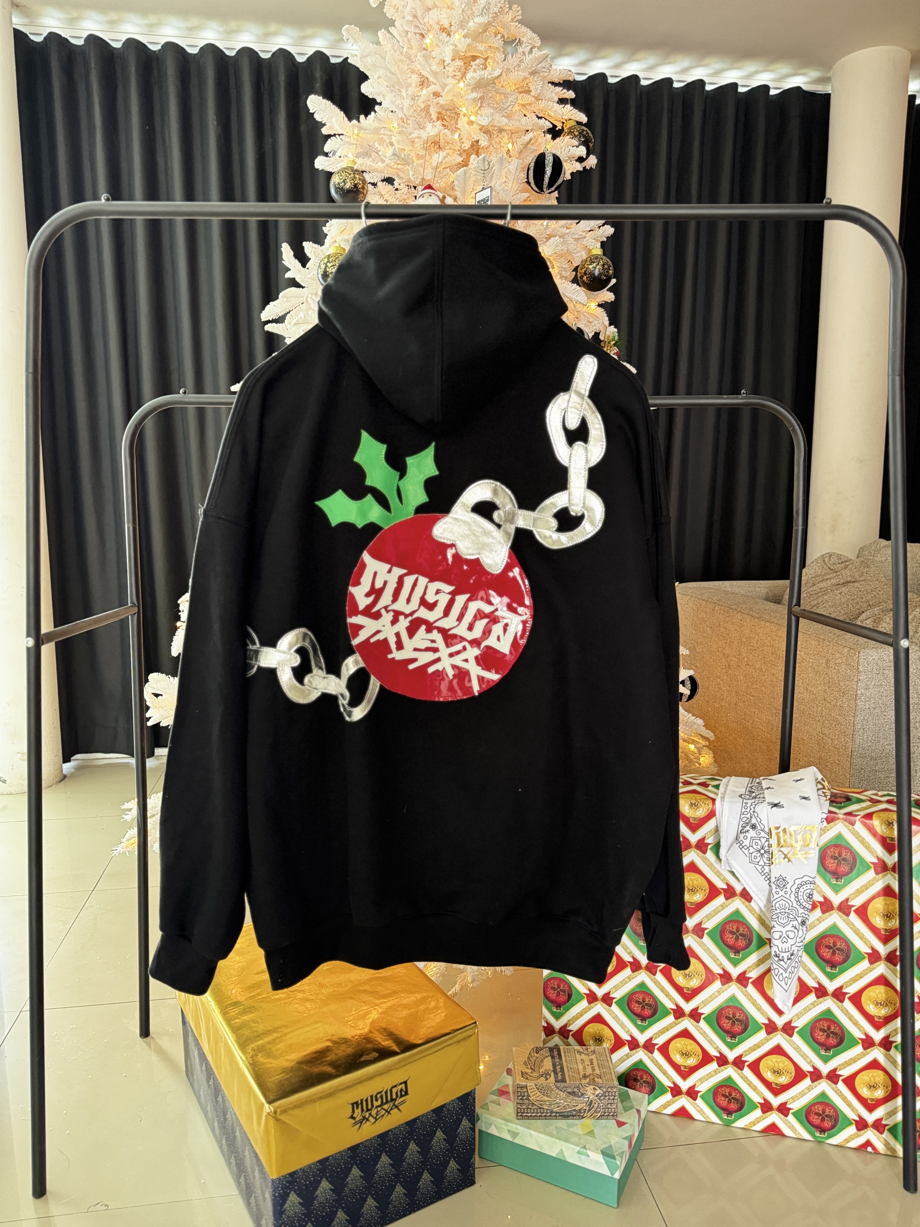 Hoodie navideña MÚSICA MEXA espalda